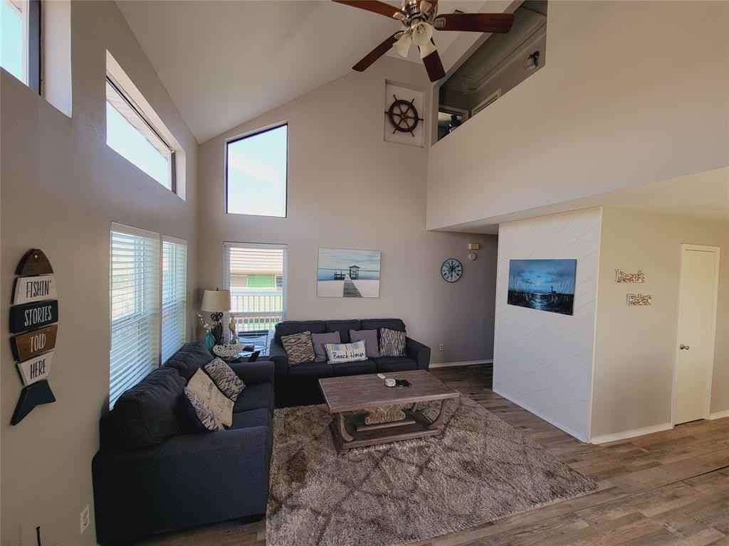 22902 Vida St - Photo 3 of 16