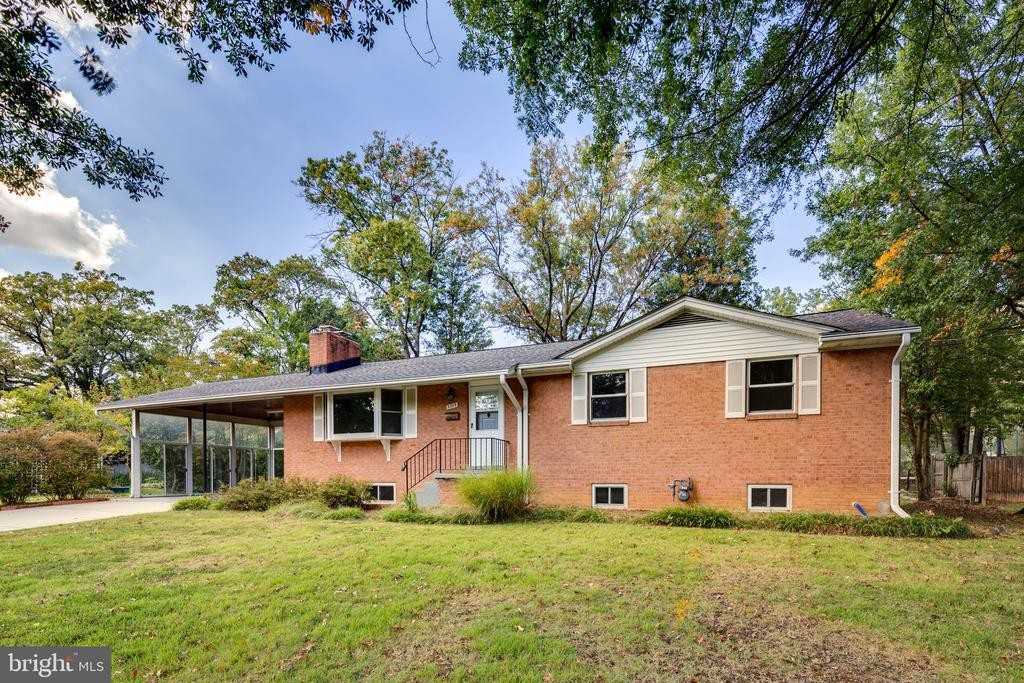 5709 Robinwood Ln - Photo 2 of 36