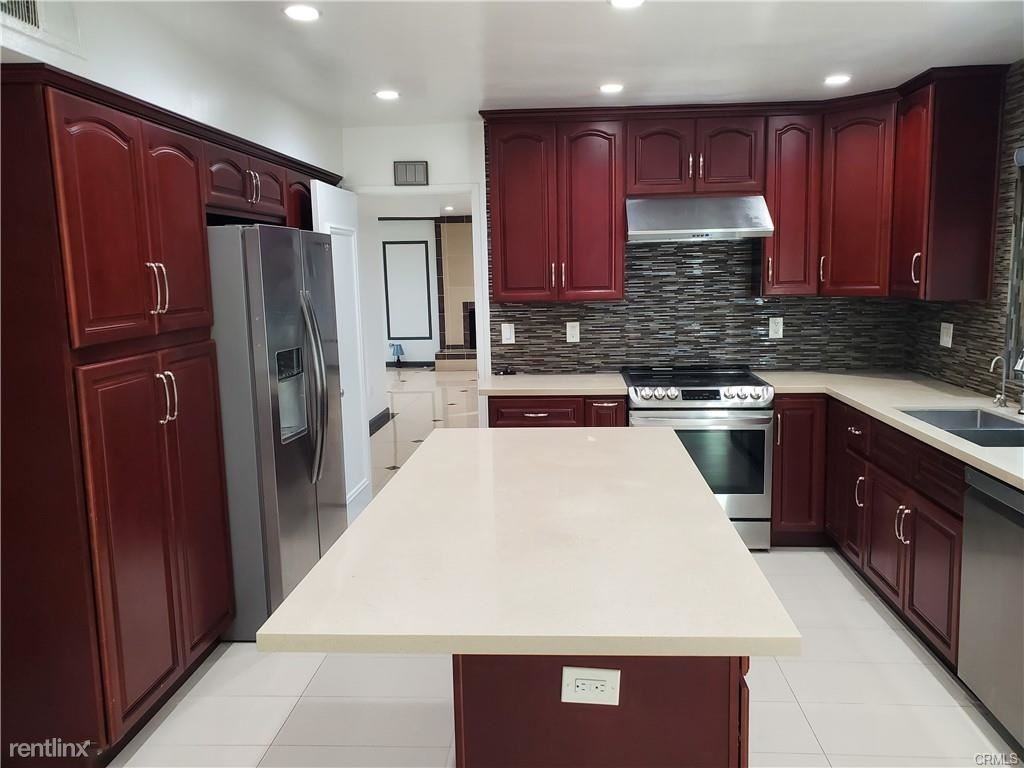 5711 Fairhaven Ave - Photo 3 of 10