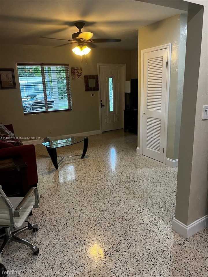 6820 Sw 77th Ter - Photo 3 of 9
