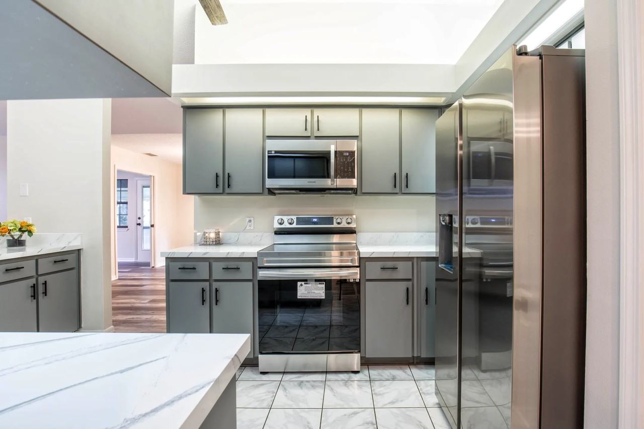 6534 Foxmoor Dr - Photo 3 of 50