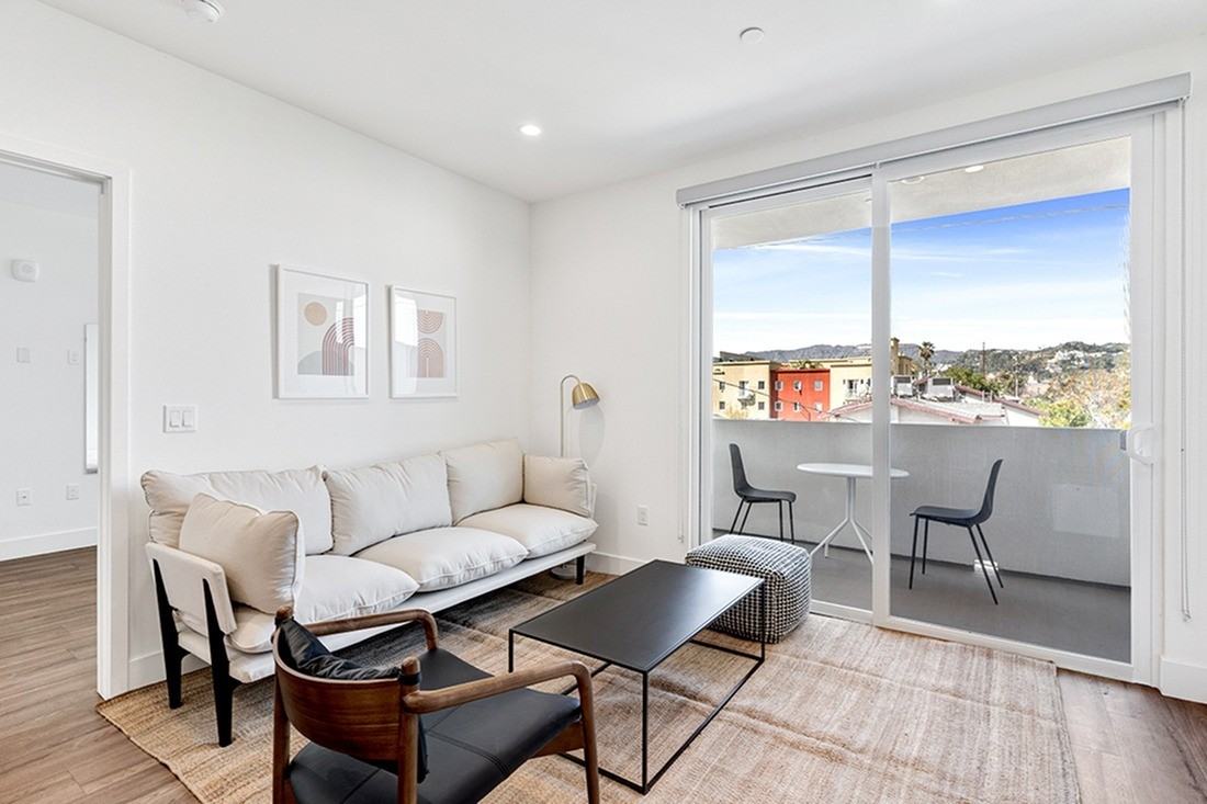 Common Paramount Apartments 5637 Lexington Ave, Los Angeles, CA 90038