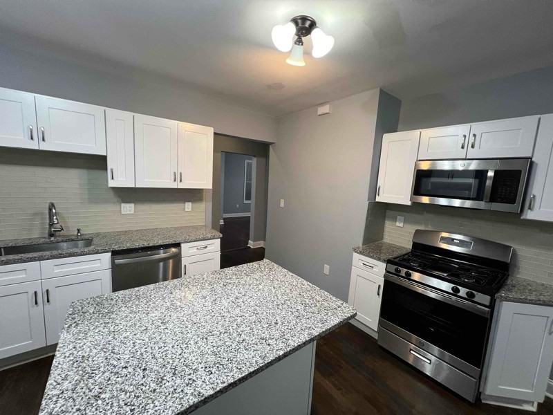 267 Sargeant St - Photo 3 of 14