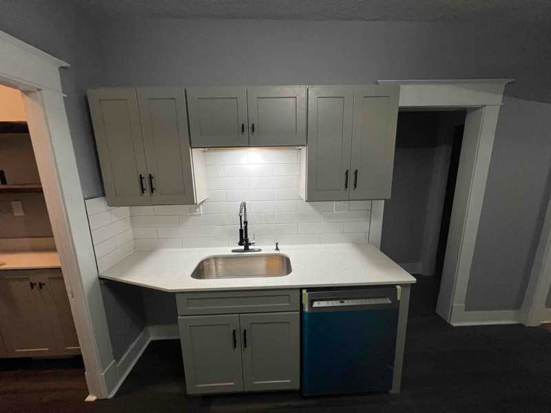 182 Oak Grove Ave - Photo 3 of 14