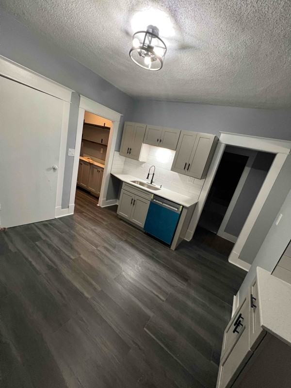 180 Oak Grove Ave - Photo 2 of 16