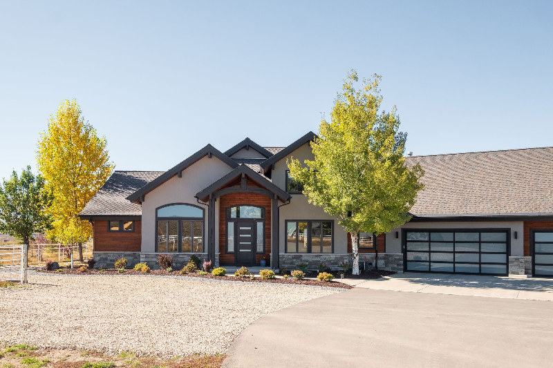 7607 Whileaway Rd E - Photo 2 of 38