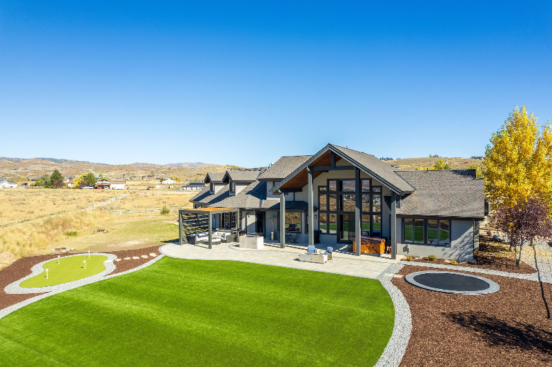 7607 Whileaway Rd E - Photo 3 of 38