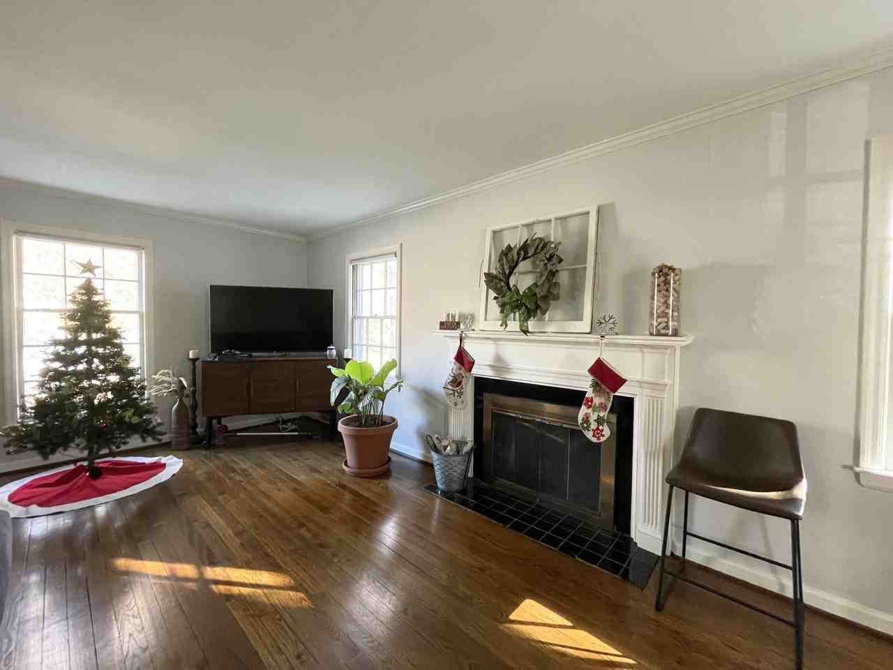 201 West 70th Terrace - Photo 3 of 24