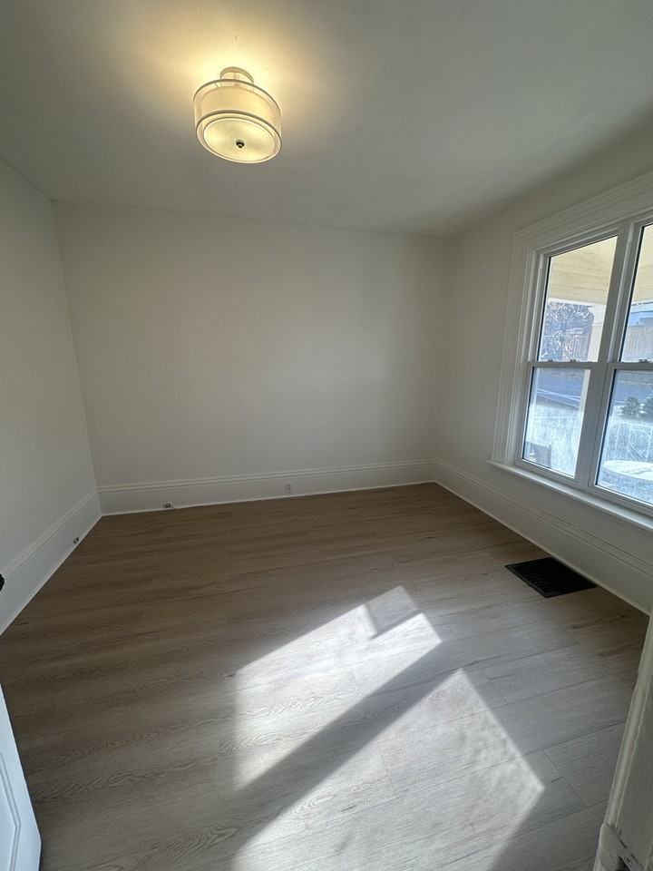 176 Darling St - Photo 2 of 11