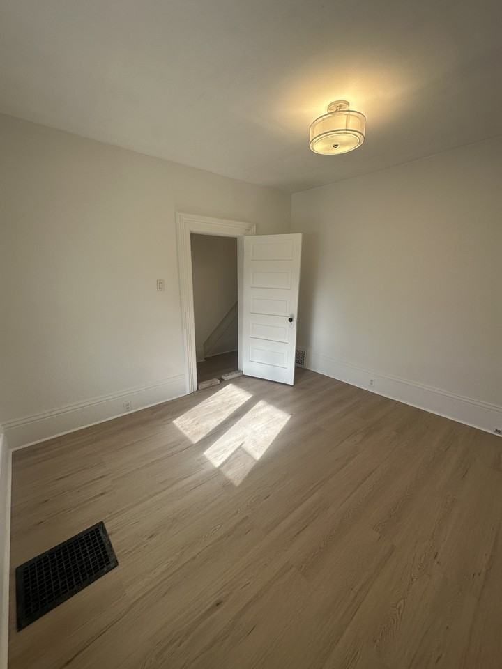 176 Darling St - Photo 3 of 11