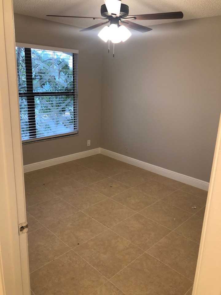 1442 Lake Crystal Drive H - 1 #1 - Photo 3 of 4