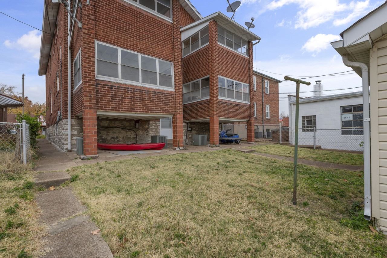 3158 Watson Rd #1stFL - Photo 3 of 16
