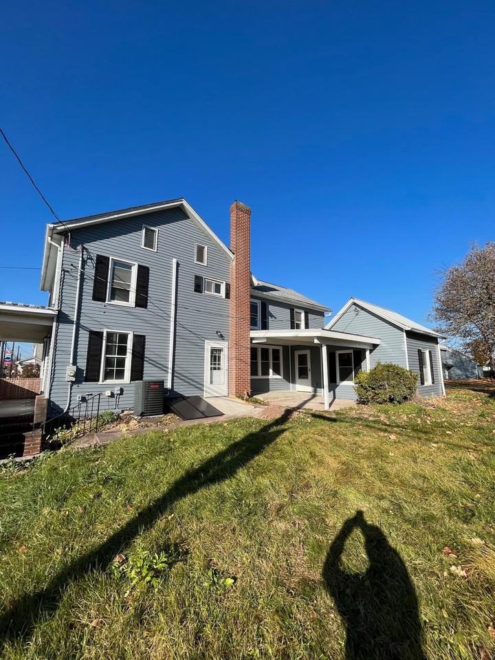 72 E York St #NA - Photo 3 of 20