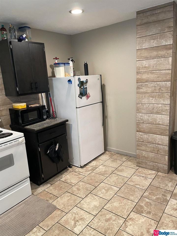 3334 Blondo St #NA - Photo 2 of 5