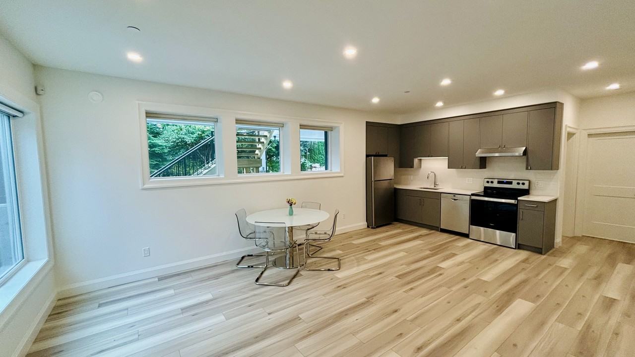 1170 Renton Place, West Vancouver, BC V7S 2K7 2 Bedroom House for