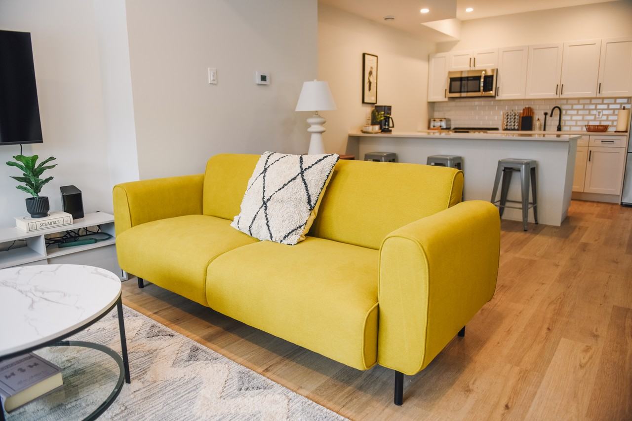 547 Des Meurons Street, Winnipeg, MB R2H 2P6 4 Bedroom Apartment for 2,395/month Zumper