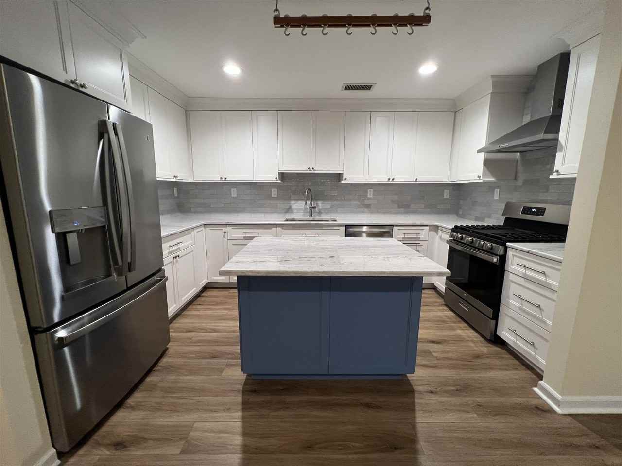 10 Foxwood Sq S - Photo 2 of 8