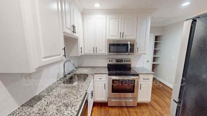 8 Traynham St #B - Photo 5 of 11