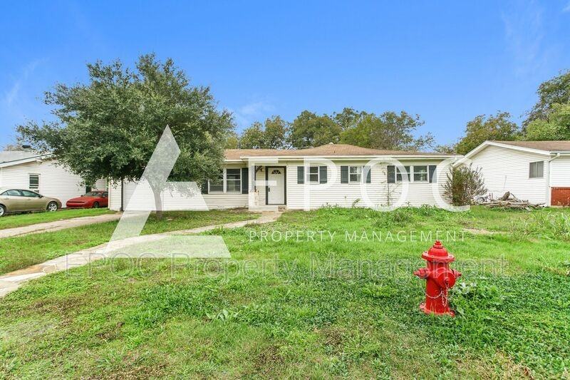 118 Meadowbrook St - Photo 2 of 15