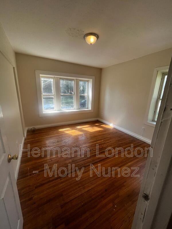 5103 Terry Ave - Photo 3 of 15