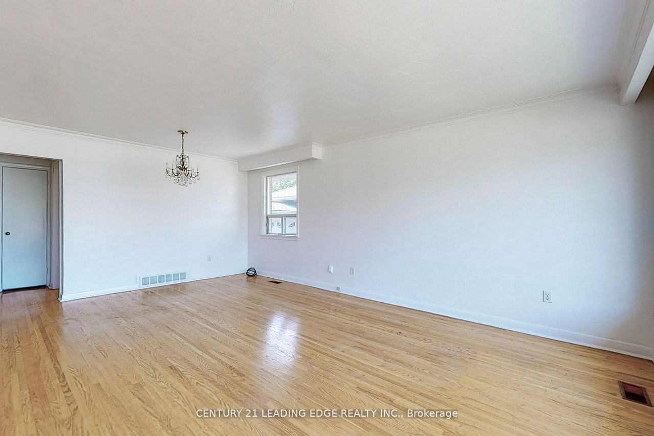 70 Wexford Boulevard #Main - Photo 2 of 6