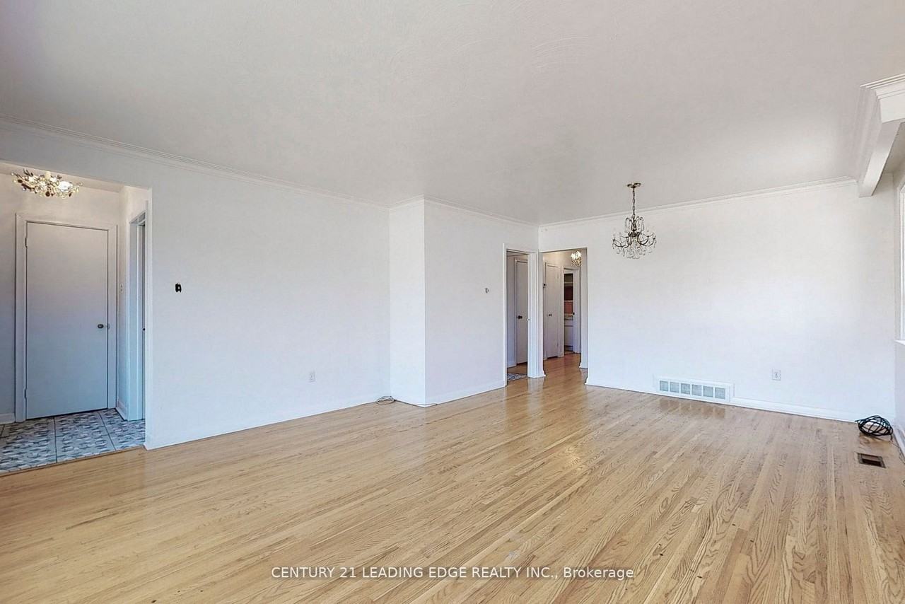 70 Wexford Boulevard #Main - Photo 3 of 6