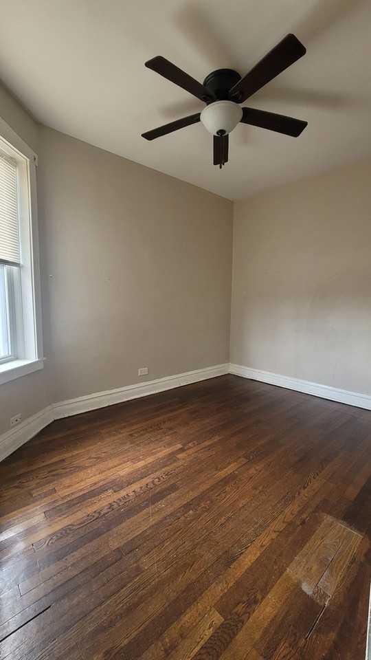 7841 S Loomis Blvd #1 - Photo 3 of 6