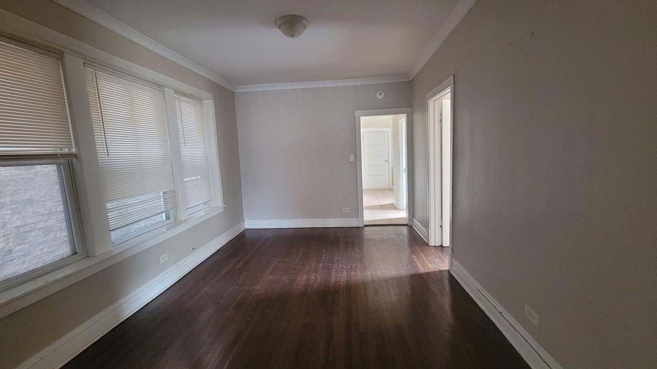 7841 S Loomis Blvd #1 - Photo 5 of 6