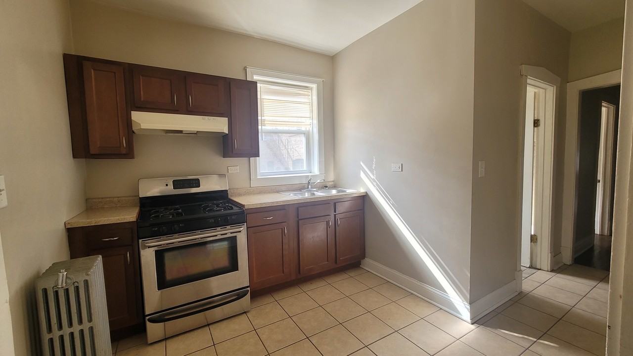 7841 S Loomis Blvd #1 - Photo 6 of 6