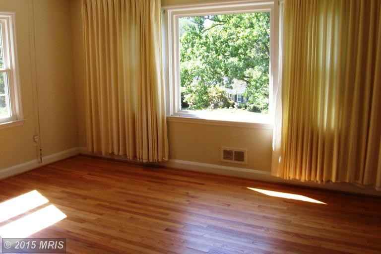 513 Charles St Ave - Photo 3 of 13