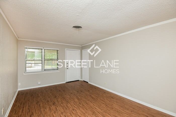 3704 Eastridge Dr - Photo 2 of 16