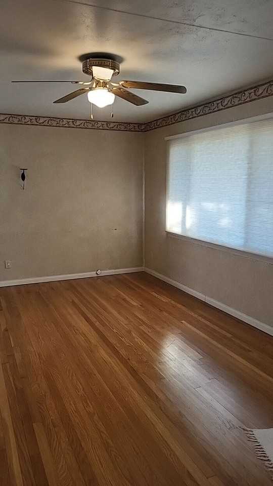 5325 Woodbine Ave - Photo 3 of 36