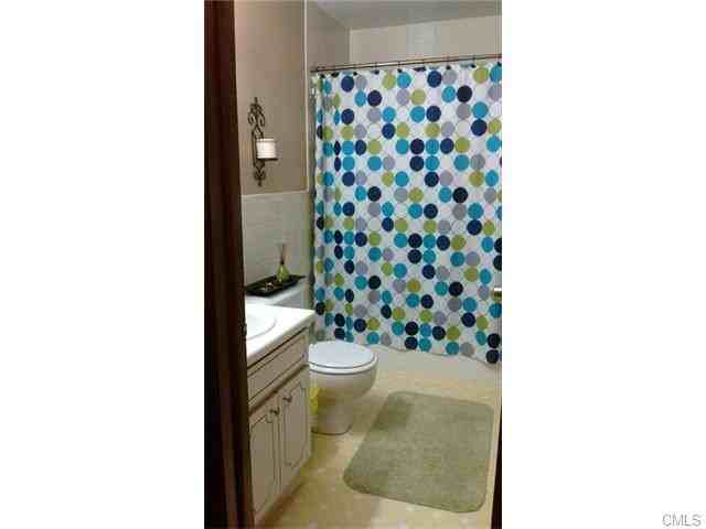 26 East Ave - Photo 3 of 6