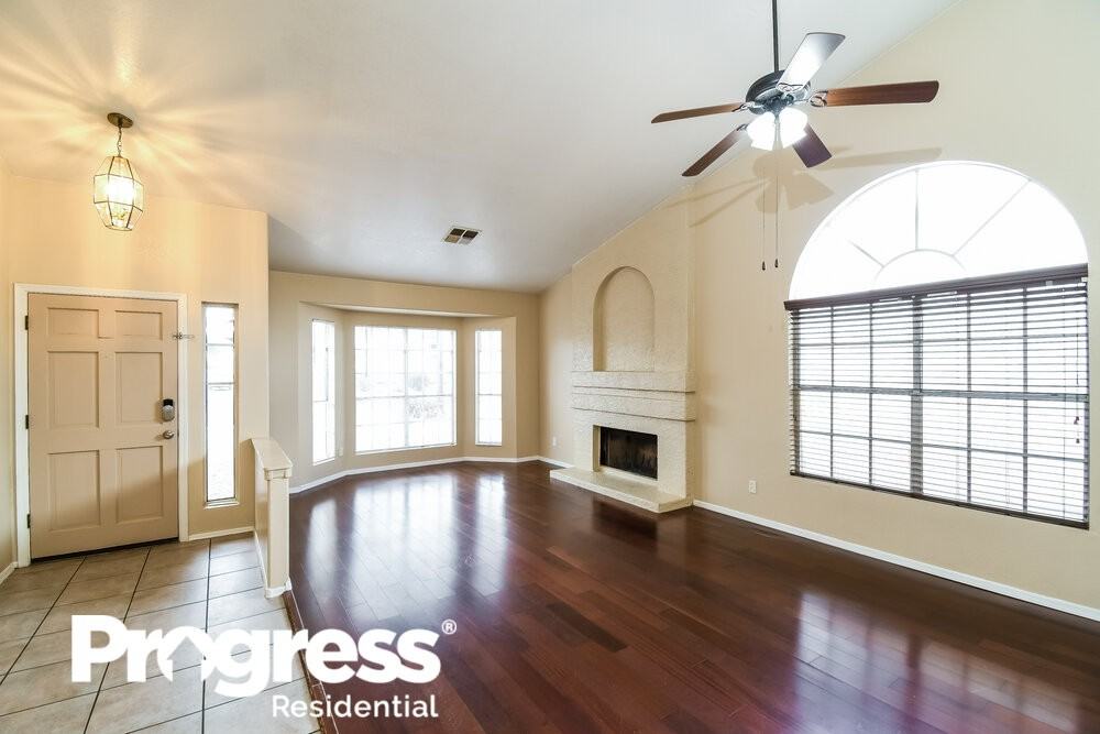 1101 N Owl Dr - Photo 3 of 16