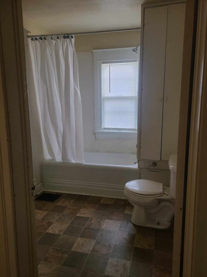 815 1/2 Randolph St #815-1-2 - Photo 3 of 10