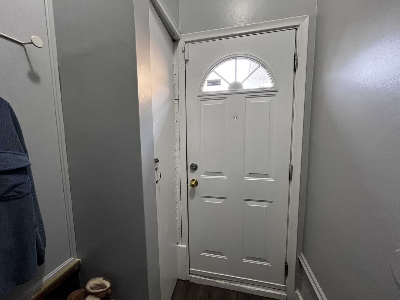 128 Wilfred Avenue - Photo 3 of 9