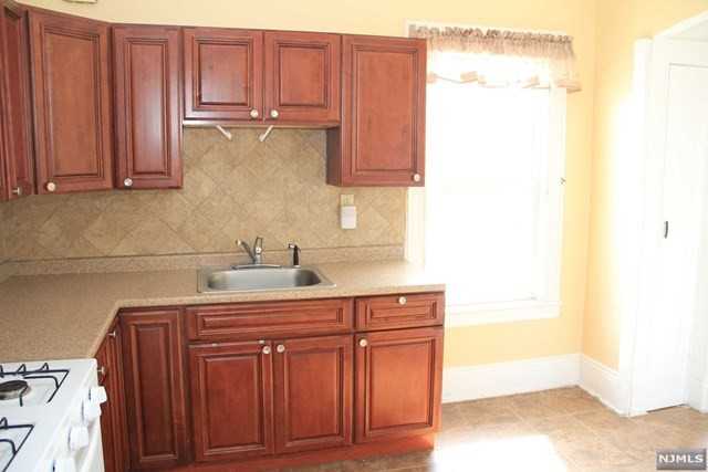 80 Terrace Ave - Photo 3 of 7