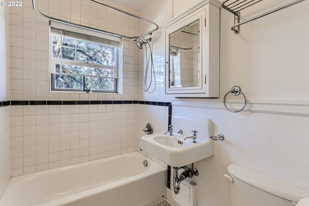 20 Sw 16th Ave #203 - Photo 2 of 7