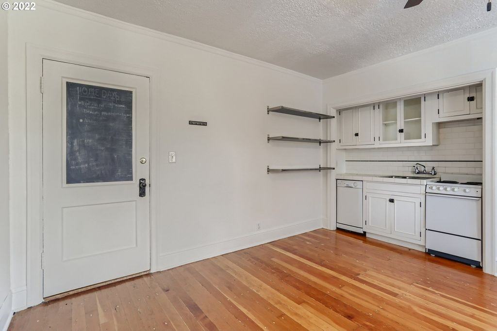 20 Sw 16th Ave #203 - Photo 3 of 7