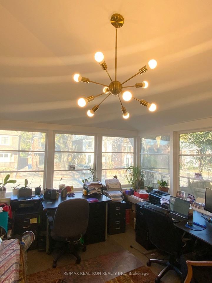 1 Wanless Crescent - Photo 2 of 16