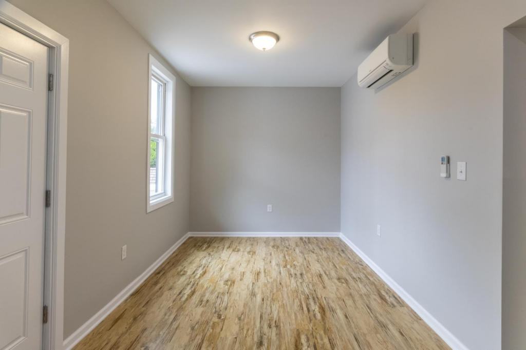 810 Lehman St - Photo 3 of 6