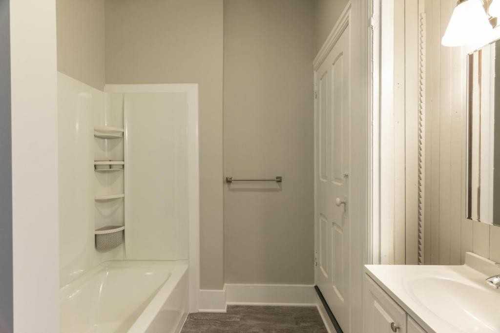 810 Lehman St - Photo 5 of 6