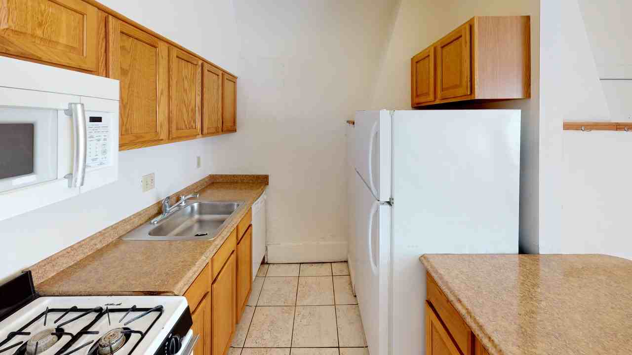 250 Langdon St - Photo 2 of 41