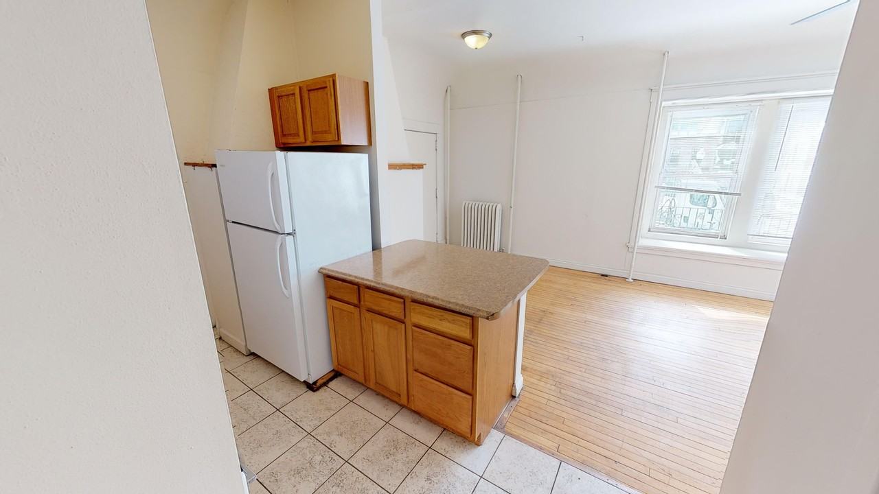 250 Langdon St - Photo 3 of 41