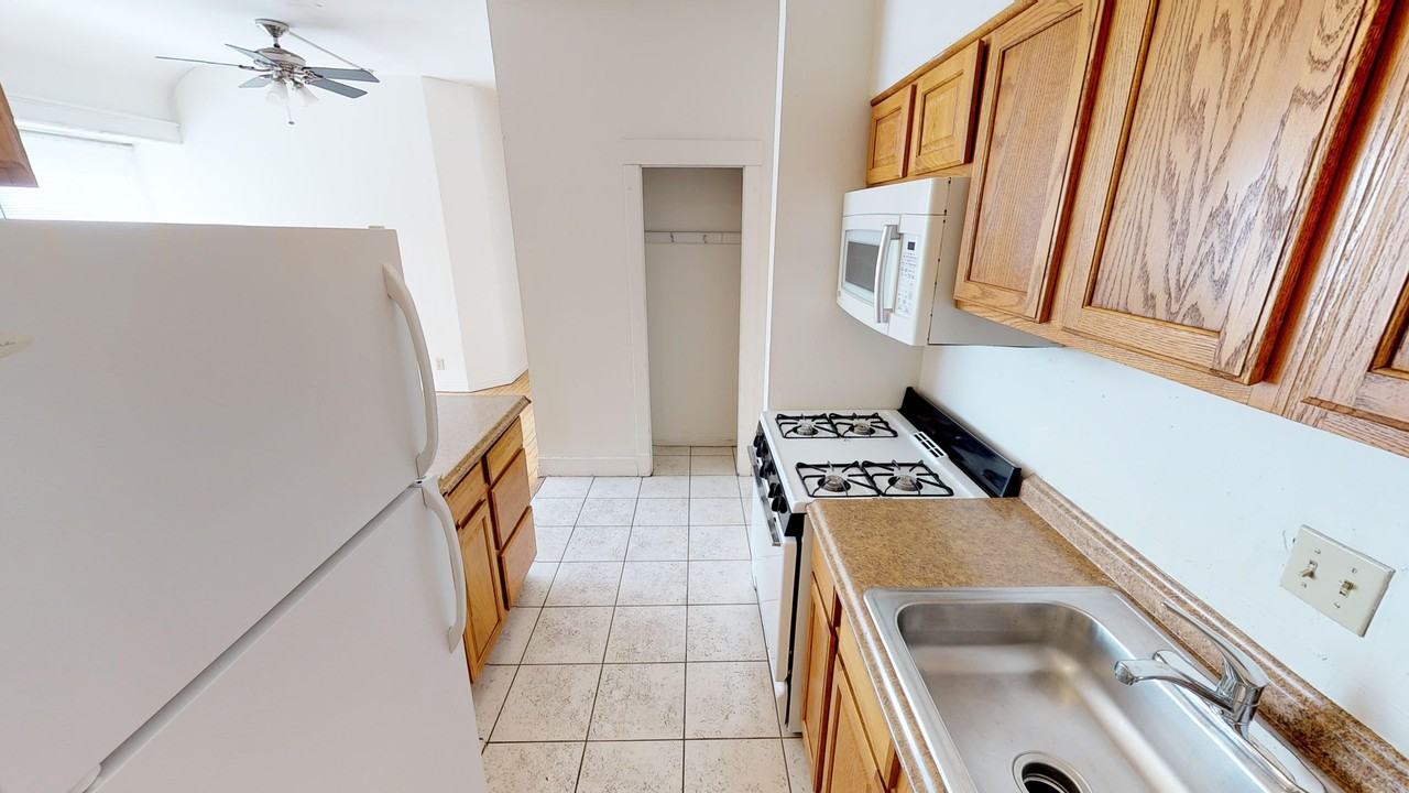 250 Langdon St - Photo 4 of 41