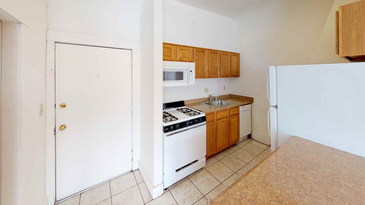 250 Langdon St - Photo 5 of 41