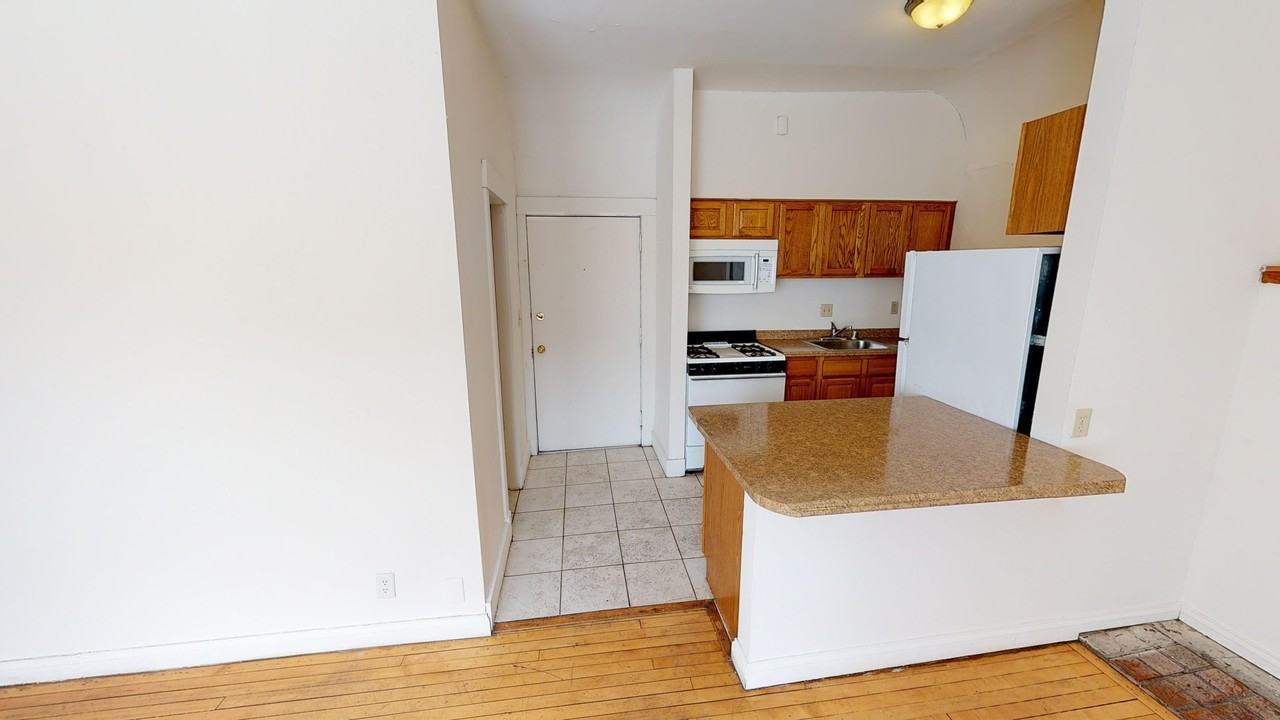 250 Langdon St - Photo 6 of 41