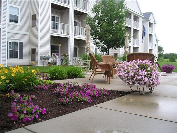 Swanhaven Manor - Photo 5 of 37