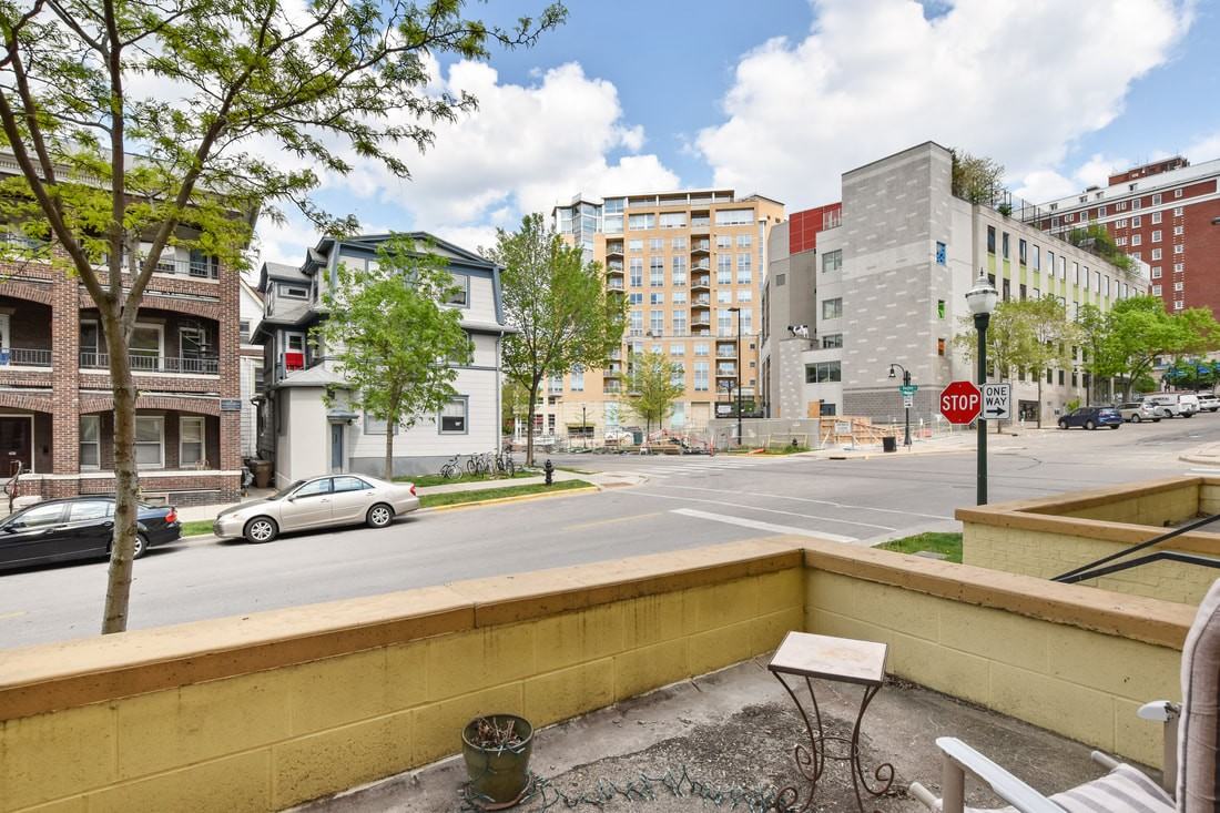 202 N Pinckney St - Photo 5 of 50