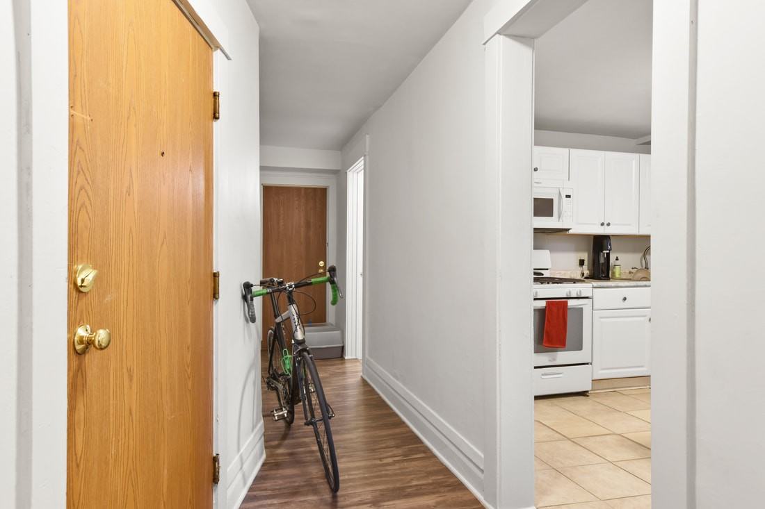 204 N Pinckney St - Photo 2 of 50